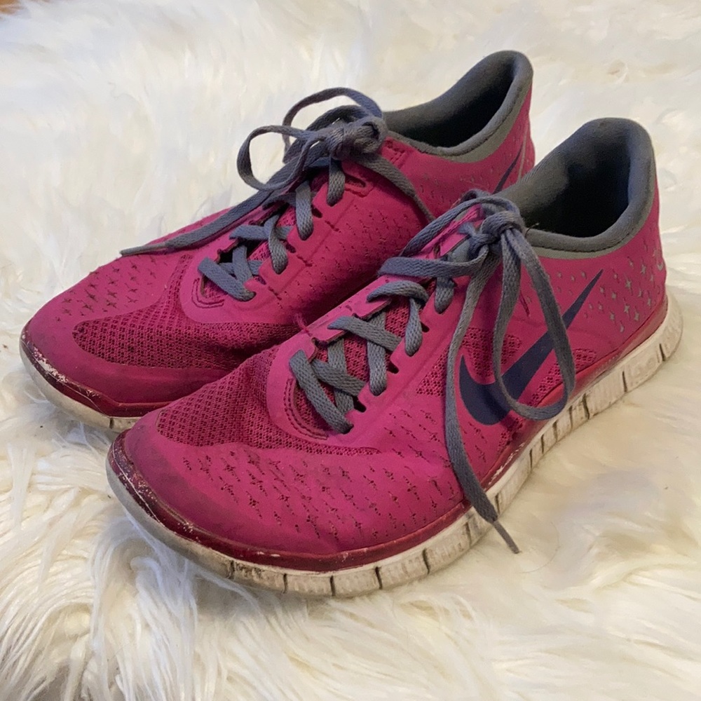 Nike pink gym shoes